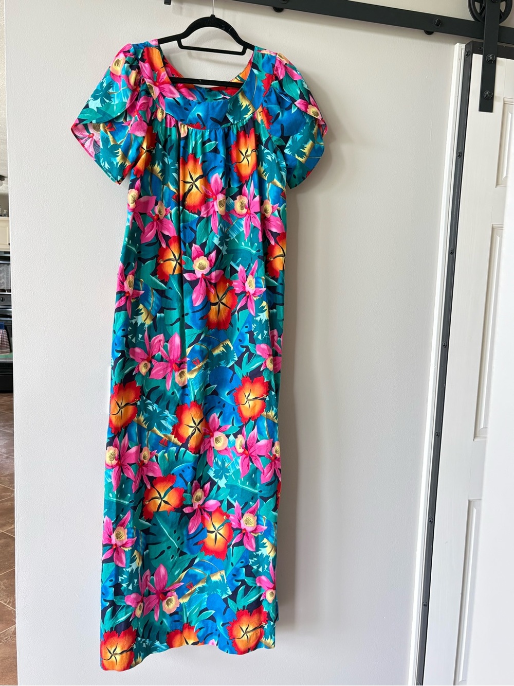Hilo Hattie Hawaiian Mumu Dress Vibrant Colorful Petal Sleeve Vacation Cotton L